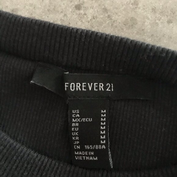 Forever 21 Top Medium NYC Black Cropped Baby Tee Ribbed Grunge Y2K Baddie Indie - Picture 4 of 10